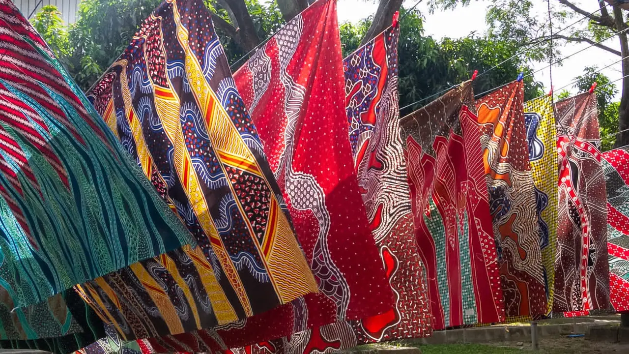 Industri batik memiliki peran penting dalam memberikan kontribusi bagi perekonomian nasional.
