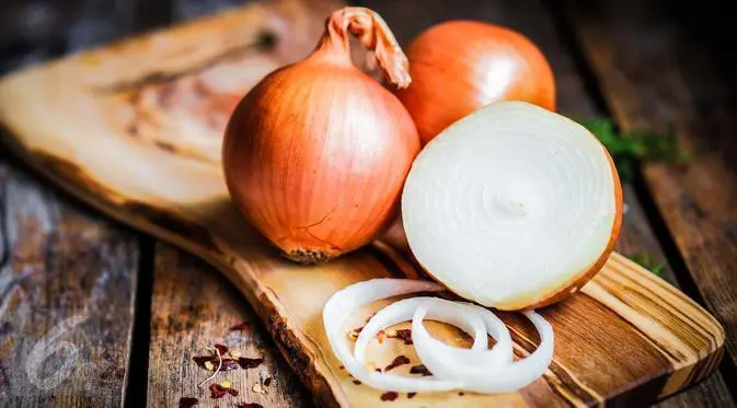 Coba tebalkan alis tipis Anda dengan menggunakan bawang untuk dapatkan bentuk alis yang sempurna. (Foto: iStockphoto)