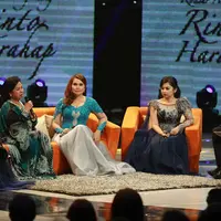 Konser untuk mengenang mendiang Rinto Harahap. (Foto: Deki Prayoga/Bintang.com)