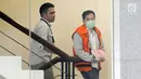 Pengacara Alfin Suherman menuju ruang pemeriksaan di Gedung KPK, Jakarta, Senin (29/7/2019). Alfin Suherman diperiksa sebagai tersangka pemberi dugaan suap ke Asisten Tindak Pidana Umum Kejaksaan Tinggi DKI Agus Winoto terkait penanganan perkara di PN Jakarta Barat. (merdeka.com/Dwi Narwoko)