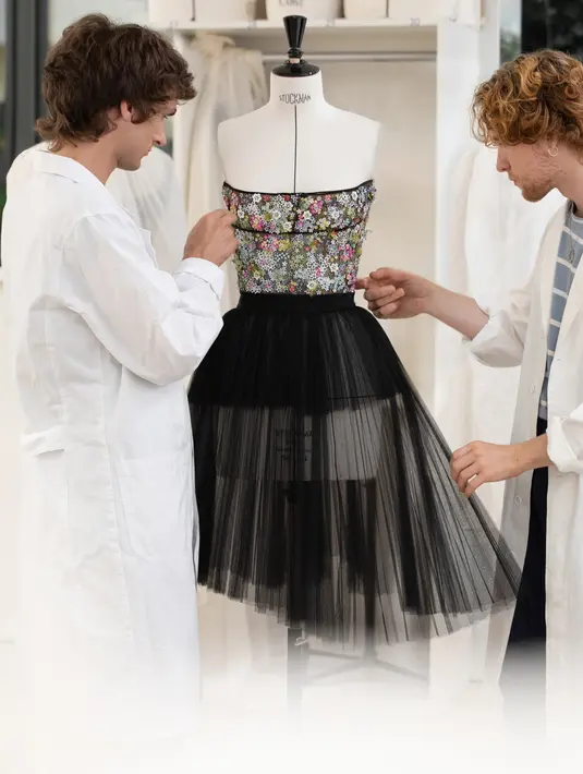 Gaun ini spesial karena merupakan kreasi elegan yang khusus diimpikan oleh Maria Grazia Chiuri. [Foto: Document/Dior]