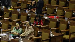 Suasana saat anggota dewan mengikuti Sidang Paripurna DPR di Gedung DPR, Jakarta, Selasa (15/3/2016). DPR mengesahkan RUU tentang Perlindungan, Pemberdayaan Nelayan, Pembudidayaan Ikan, dan Petambak Garam menjadi Undang-Undang. (Liputan6.com/Johan Tallo)