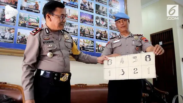 VIDEO: Tengah Bermain Judi, 4 Polisi Diciduk Propam