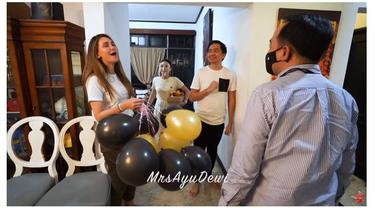 Pernah Gagal Ke Pelaminan Ayu Dewi Dan 7 Artis Yang Bahagia Ketemu Jodoh Aslinya News Entertainment Fimela Com