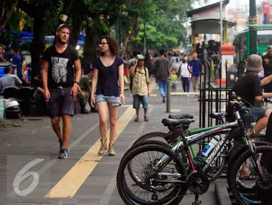 Suasana kawasan pedestrian Malioboro,Yogyakarta, Jumat (15/4). Kini pendestrian Malioboro dilengkapi dengan tempat untuk parkir sepeda. (Liputan6.com/ Boy Harjanto)