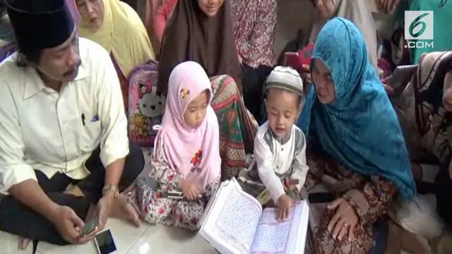 Ahmad Hafidz Umar, bocah usia 2 tahun mampu menghafal Al-Qur'an dengan lengkap beserta suratnya.