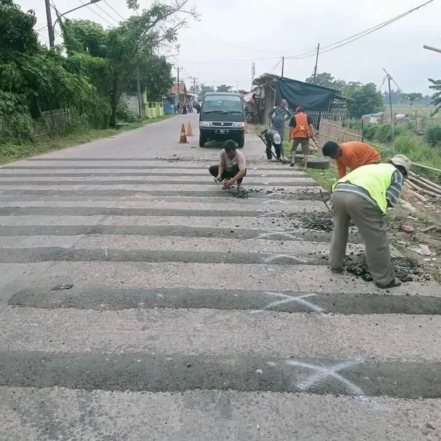 Viral, Ini 6 Momen Warga Bongkar 20 Baris Polisi Tidur di Tangerang