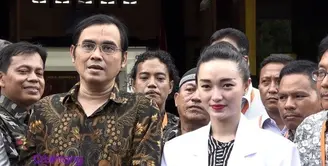 Setelah dipilih menjadi Dokter Klinik Pancasila, Zaskia Gotik akan menulis kegiatannya sehari-hari dalam diary pancasila dan akan dikoreksi oleh Direktur Dokter Klinik Pancasila di akhir bulan.