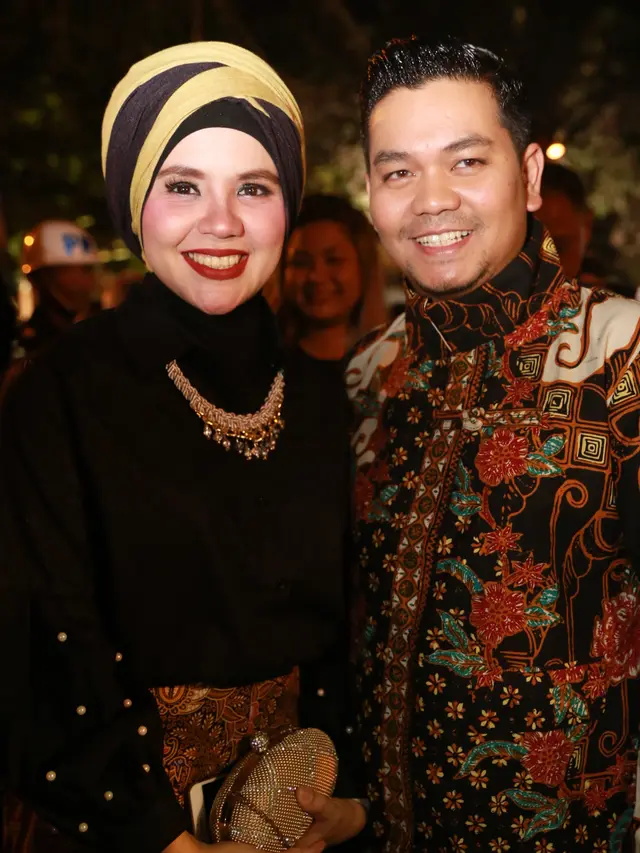 [Bintang] Indra Bekti dan Istri