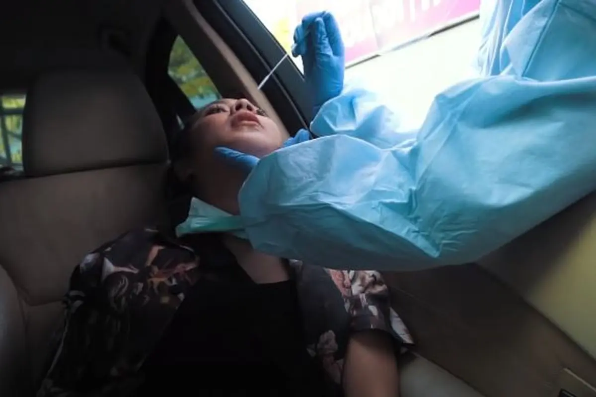 6 Momen Persiapan Lahiran Nabila Faisal, Ikut Swab Test Drive Thru