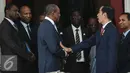 Presiden Jokowi berbincang dengan Presiden Presiden Guinea, Alpha Conde di Istana Merdeka, Jakarta, Rabu (3/8). Kunjungan Presiden Guinea untuk membahas hubungan bilateral kedua negara tersebut. (Liputan6.com/Faizal Fanani)