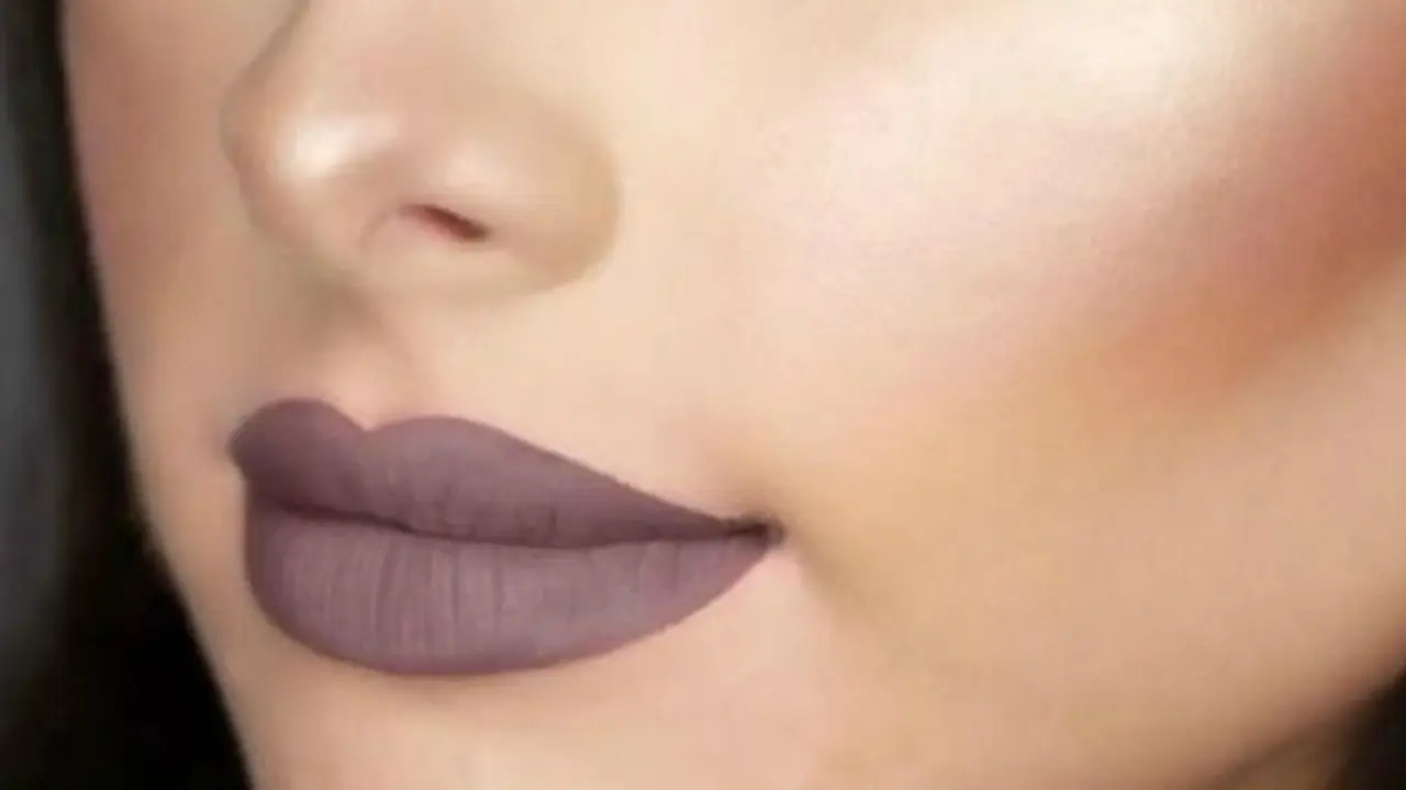 greige lips