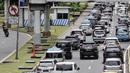 Kondisi lalu lintas di Jalan Jenderal Sudirman, Jakarta Pusat, Rabu (26/10/2022). Dalam pelaksanaannya, kepolisian sementara ini baru akan menggunakan kamera ETLE statis yang sudah terpasang di 57 titik di Jakarta. (merdeka.com/Iqbal S. Nugroho)