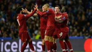 Selebrasi gol Mohamed Salah pada leg kedua babak perempat final Liga Champions yang berlangsung di Stadion do Dragao, Porto, Kamis (17/4). Liverpool menang 4-1 atas Porto. (AFP/Paul Ellis)