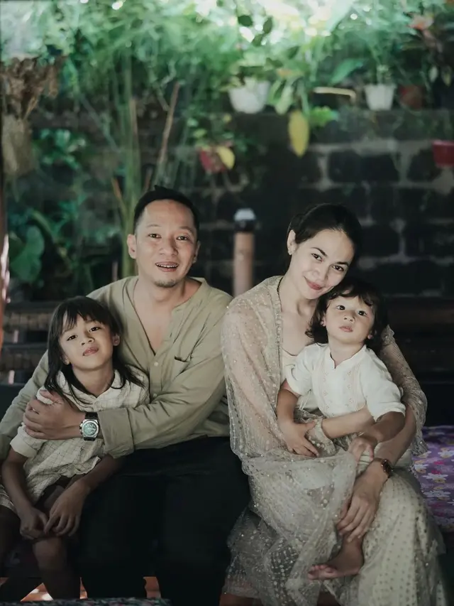 Sabai Morscheck dan keluarga. (Foto: Dok. Instagram @sabaidieter)