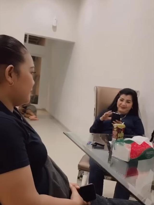 6 Potret Rumah Nella Kharisma dan Dory Harsa, Bernuansa Putih