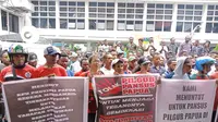 Massa Desak Pansus Pilkada Papua Dibubarkan