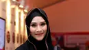 Saat menghadiri ajang Jakarta Fashion Week 2015, Zaskia menjelaskan tentang kehamilan yang dialaminya. (Andy Masela/Bintang.com)