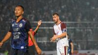 Kapten PSM Makassar, Wiljan Pluim, menjadi pahlawan kemenangan timnya atas Arema FC dalam laga pertama Grup D Piala Presiden 2022, Sabtu (11/6/2022) malam WIB. PSM menang 1-0 atas Singo Edan. (Bola.com/Iwan Setiawan)