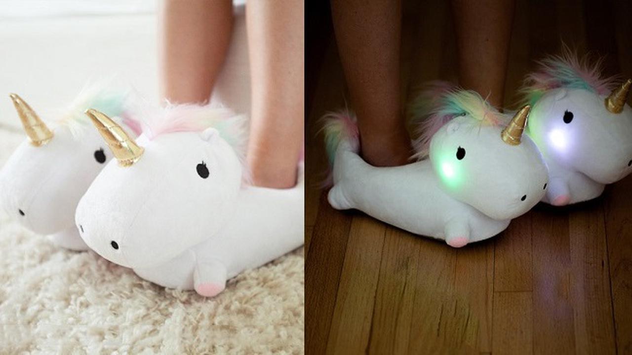 Sandal Tidur dengan Berbentuk Unicorn Terangi Malam Anda