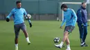 Perjalanan The Magpies di Liga Champions 2025/2026 terbilang impresif. Tampak dalam foto, gelandang Newcastle United asal Inggris, Jacob Ramsey (kiri), bersama Sandro Tonali mengikuti sesi latihan tim di pusat pelatihan Darsley Park di Newcastle upon Tyne, pada Senin 9 Maret 2026. (SCOTT HEPPELL/AFP)