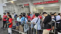 Antrian penonton laga Indonesia vs Argentina  (Liputan6.com/Thomas)
