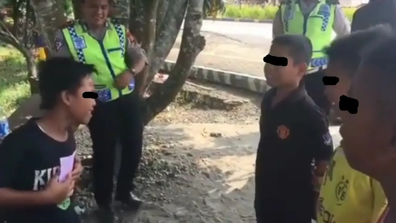Bocah bocah nangis saat ditilang