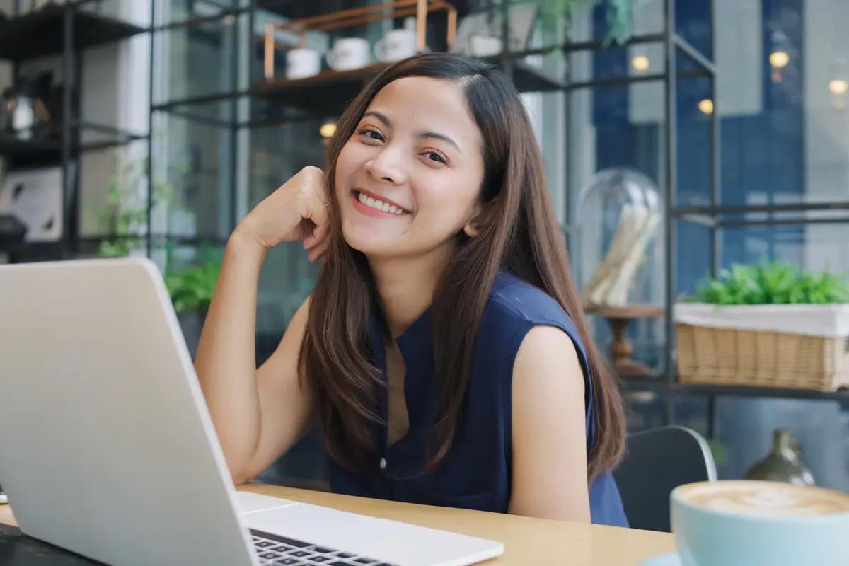 perempuan dan 29 agustus laptop