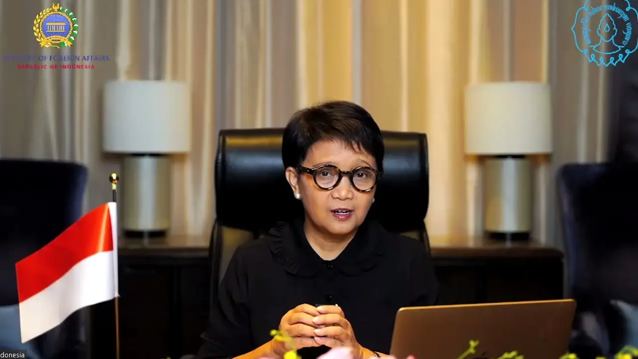 Menteri Luar Negeri RI Retno Marsudi dalam pembukaan Kongres Indonesianis ke-5 secara daring pada Kamis (19/10/2023). (Tangkapan Layar Zoom)