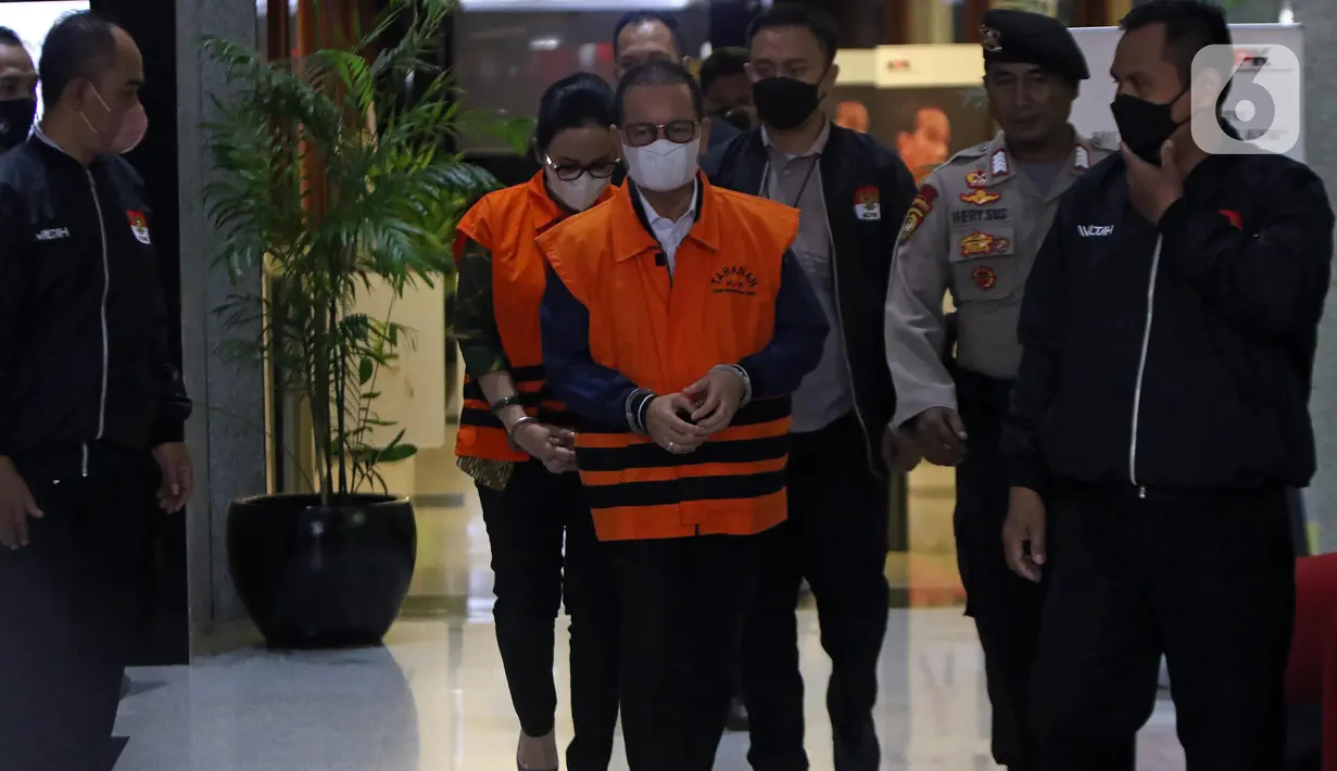 Sebelumnya, KPK mengumumkan tengah mengusut kasus dugaan korupsi berkaitan dengan perbuatan meminta, menerima atau memotong pembayaran kepada pegawai negeri atau kas umum seolah-olah memiliki utang pada penyelenggara negara tersebut, padahal diketahui hal itu bukan utang. (Liputan6.com/Helmi Fithriansyah)
