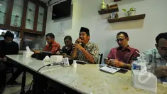 Diskusi bertajuk 'Rakyat Mulai Resah' di Jakarta, Jumat (27/3/2015). Pembicara yang hadir Ray Rangkuti, Dani Setiawan dan Romo Benny Soesetyo. (Liputan6.com/Faizal Fanani)