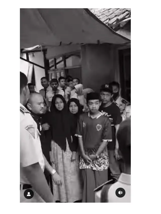 10 Momen Juragan99, Presiden Arema FC saat Takziah ke Keluarga Korban Tragedi Kanjuruhan