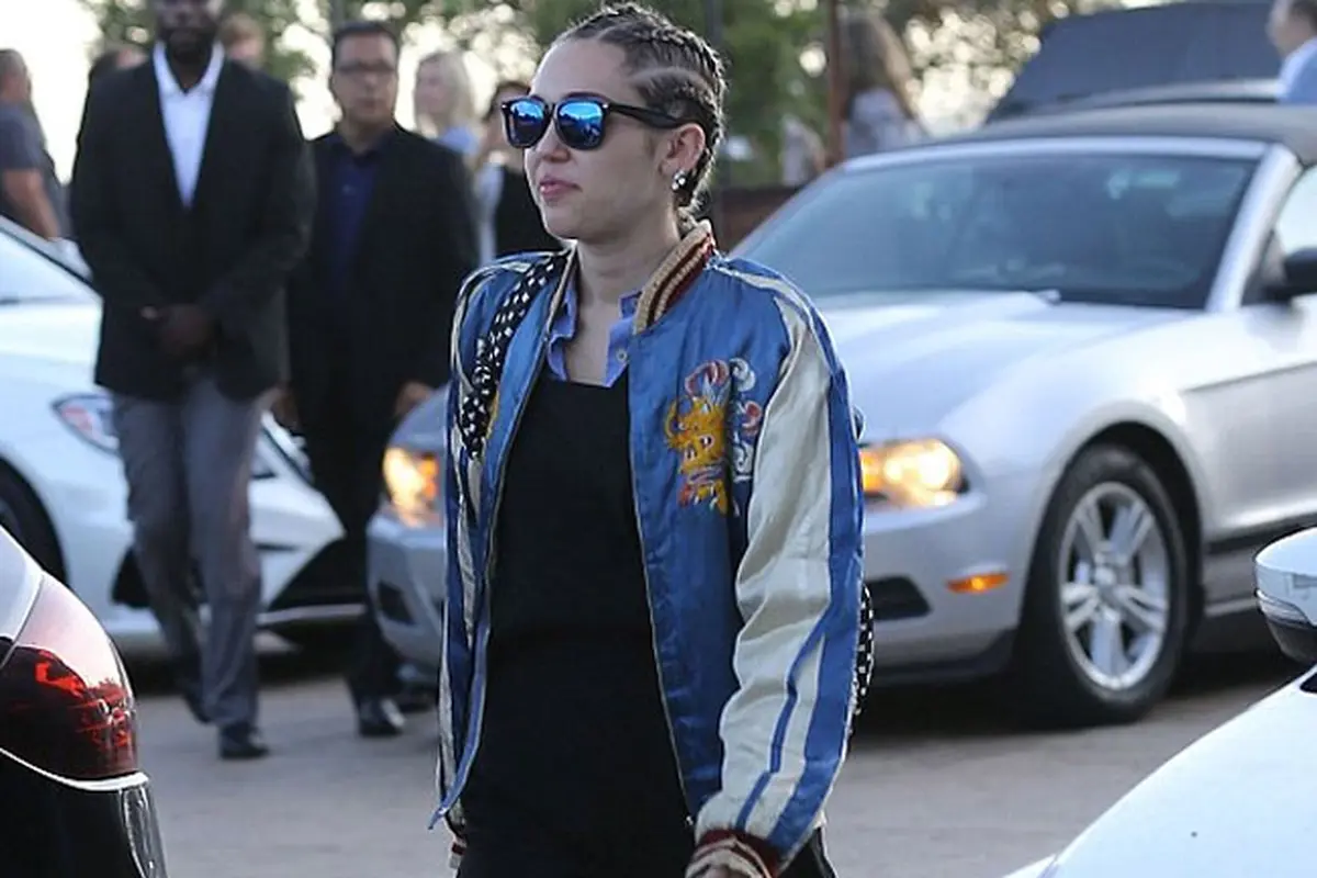 [Bintang] Miley Cyrus