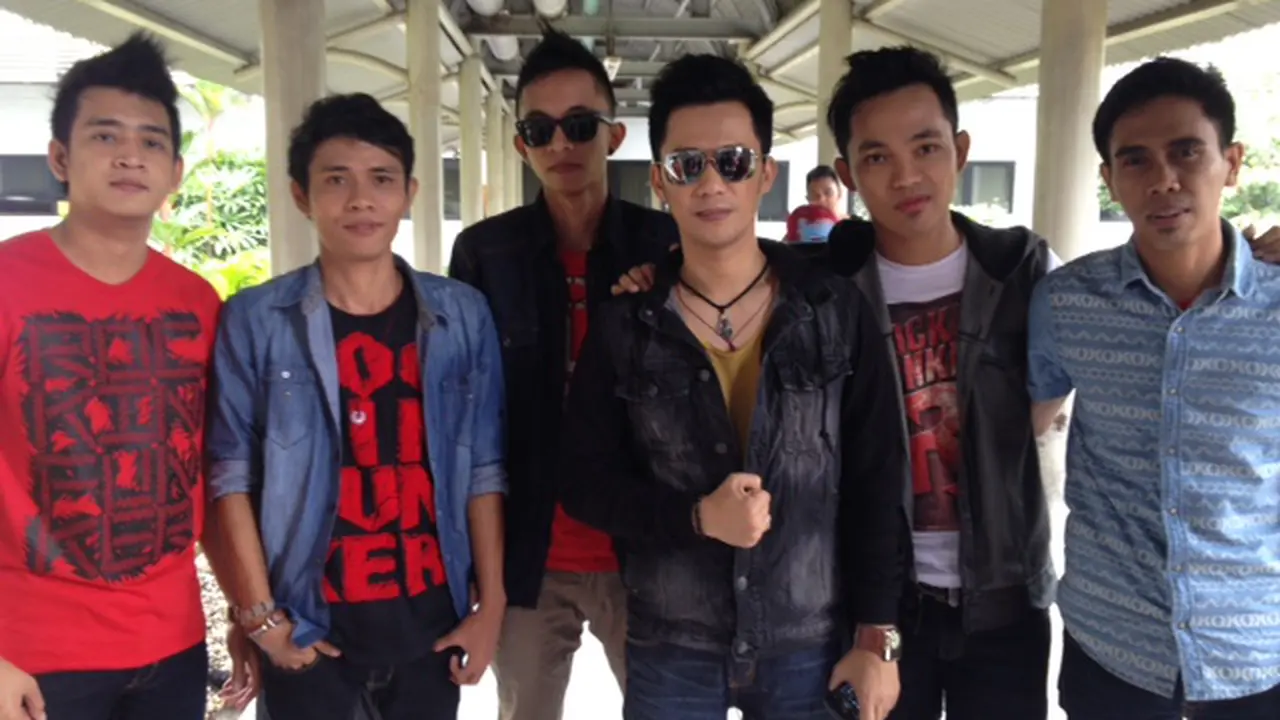 <i>Apa MauMu Cinta</i>, Lagu Perjuangan Cinta Saleena Band