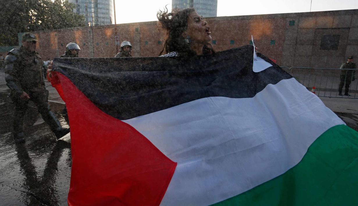 Photo Bawa Bendera Palestina Massa Geruduk Kedubes As Di Chile Global Liputan6 Com