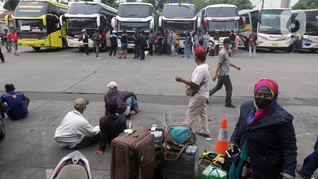 Arus Mudik Lebaran 2022 di Terminal Kampung Rambutan
