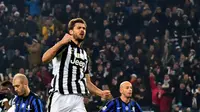Striker Juventus Fernando Llorente merayakan gol ke gawang Atalanta (GIUSEPPE CACACE / AFP)