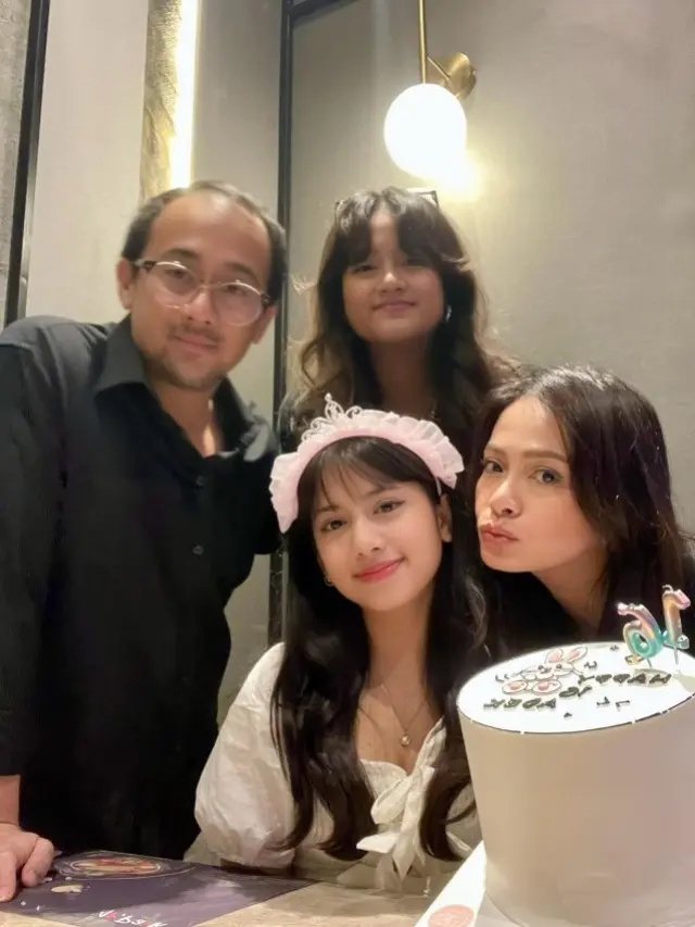 Potret keluarga Ersa Mayori (Sumber: Instagram/ersamayori)