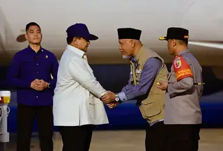 Presiden Prabowo Subianto melakukan kunjunyam ke Sumatra Barat, Rabu (17/12/2025). Kepala Negara diagendakan meninjau sejumlah lokasi terdampak bencana sekaligus memastikan percepatan pemulihan infrastruktur pasca banjir. (Foto: Biro Pers Istana)