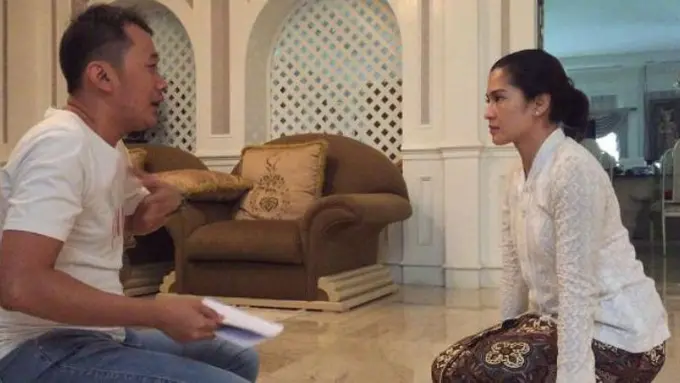 Dian Sastro Mengenakan Kebaya untuk Persiapan Film Kartini