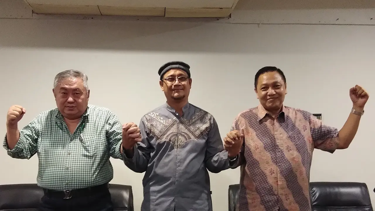 Lieus Sungkharisma (kiri) saat jumpa pers di Hotel Sofyan Tebet, Senin (13/5/2019).