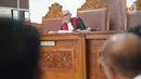 Hakim Achmad Guntur saat memimpin sidang permohonan praperadilan tersangka dugaan makar dan kepemilikan senjata api ilegal Kivlan Zen di PN Jakarta Selatan, Senin (22/7/2019). Sidang praperadilan kembali digelar setelah sempat ditunda pada 8 Juli 2019 lalu. (Liputan6.com/Immanuel Antonius)