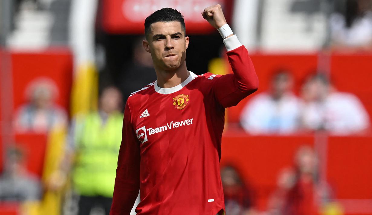 <p>Ya, dengan sumbangan satu golnya ke gawang Brentford pada Selasa (3/5/2022) dini hari WIB Cristiano Ronaldo sukses melewati raihan gol Son Heung-min bahkan Mohamed Salah. Striker Manchester United itu mengungguli keduanya dalam raihan gol kandang musim ini. (AFP/Paul Ellis)</p>