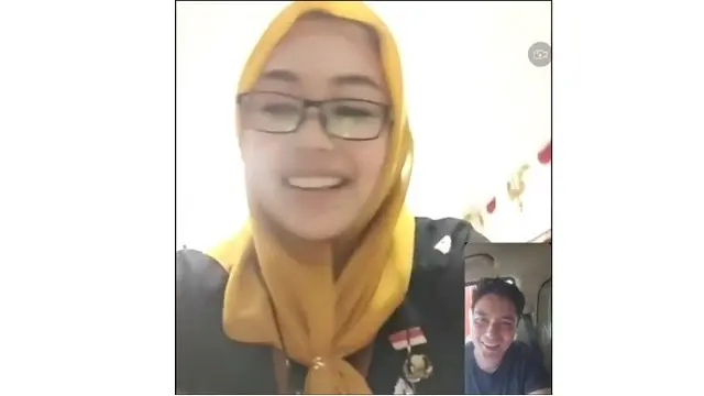 Baim Wong Akhirnya Bertemu Guru SD yang Bersihkan Kutu Murid, Parasnya Curi Perhatian