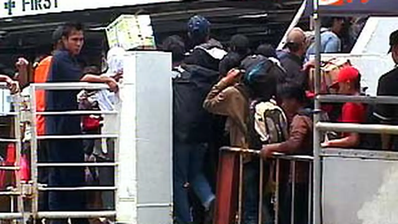 100918cmudikbakauheni.jpg