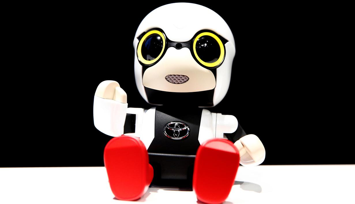Toyota Motor Corp memperkenalkan robot mini buatannya di Tokyo, Jepang pada 27 September 2016. Robot mini ini diberi nama Kirobo Mini. (REUTERS/Kim Kyung-Hoon)