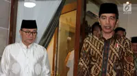 Presiden Joko Widodo atau Jokowi (kanan) saat menghadiri buka puasa bersama Ketua MPR Zulkifli Hasan (kiri) di Rumah Dinas MPR Widya Chandra, Jakarta, Jumat (8/6). Buka bersama untuk menjalin silaturahmi antara pejabat negara. (Liputan6.com/JohanTallo)