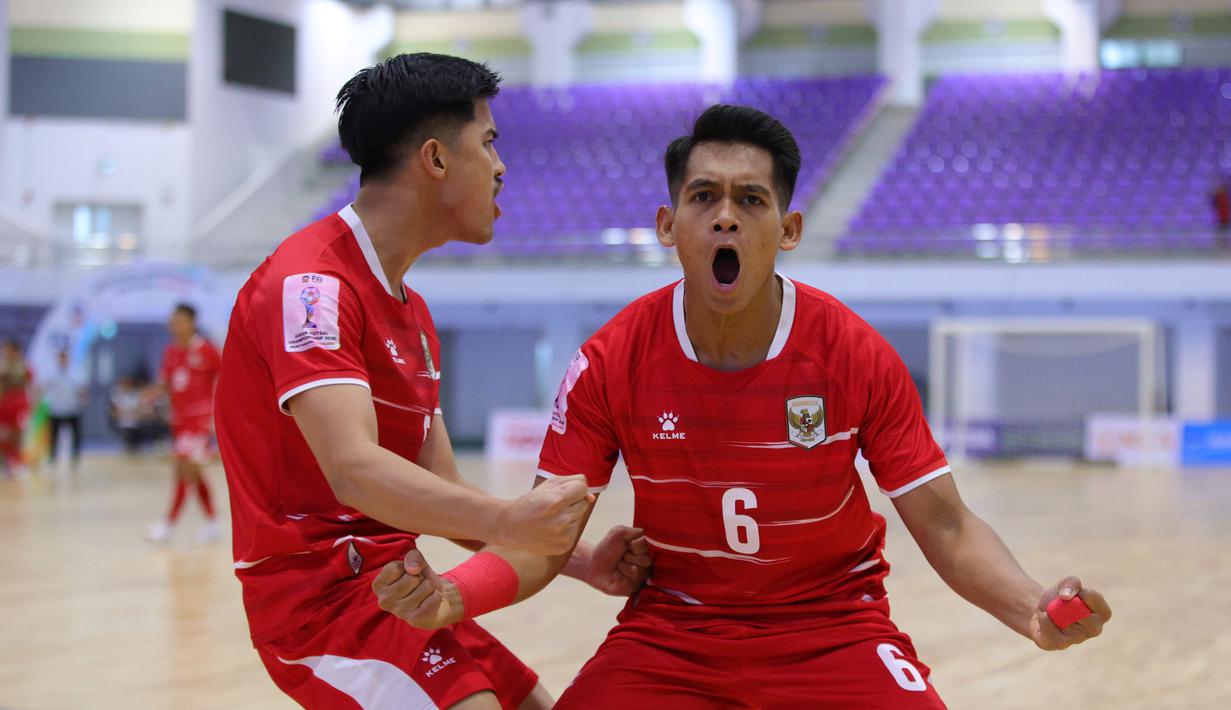 Pemain Timnas Futsal Indonesia, Andreas Dwi melakukan selebrasi usai mencetak gol ke gawang Australia pada laga terakhir Grup B Piala AFF Futsal 2026 di Nonthaburi Hall, Bangkok, Thailand, Rabu (8/4/2026) siang. (Dok. Federasi Futsal Indonesia)