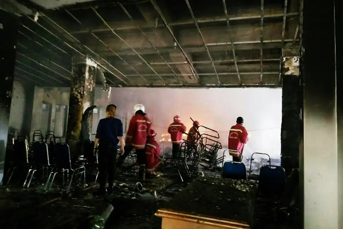 Kantor DPRD Gowa Dibakar