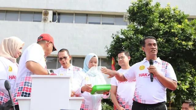 Cara Unik Mentan Amran Lawan Korupsi, Bagikan Sajadah dan Tikus ke Anak Buahnya